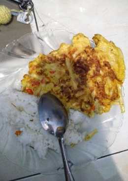 Omlet kwetiau pedas gurih