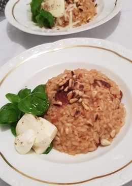 Nasi risotto dengan keju mozzarella