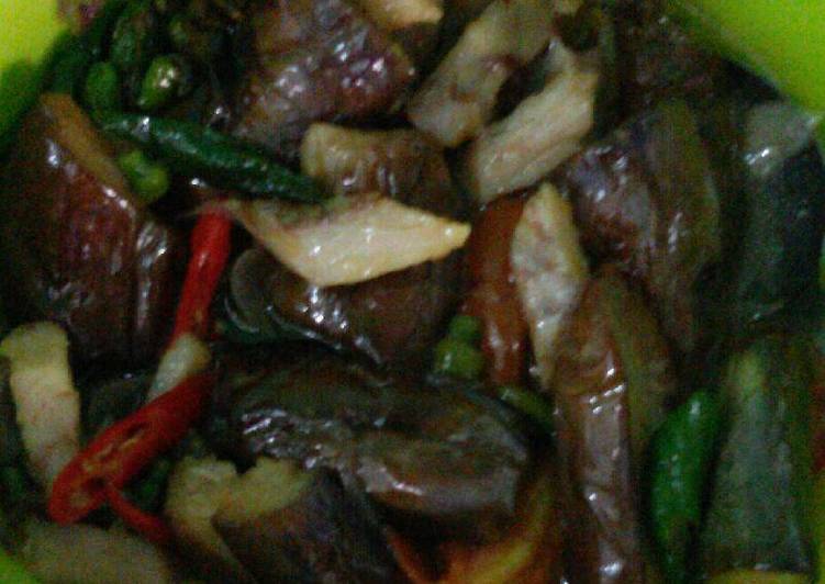 resep makanan Tumis Ikan Asin Terong Ungu Cabe Hijau