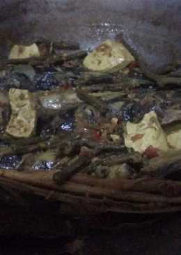 Arsik lele campur tahu