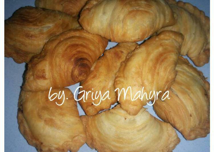 bahan dan cara membuat Karipap, (pastel keong)