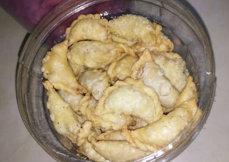 resep lengkap untuk Pastel isi abon