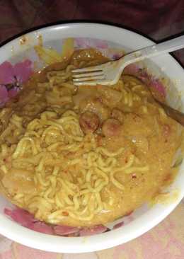 Seblak mie,krupuk udang+sosis,telur pedas yoslones