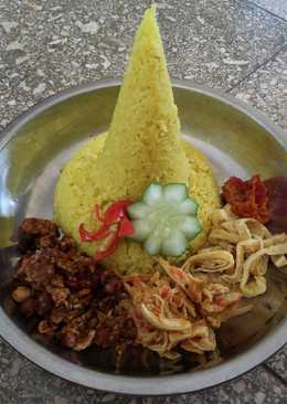 Nasi Kuning Tumpeng mini