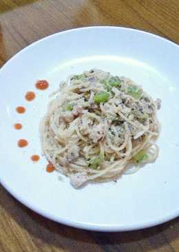 Spaghetti Aglio e Olio with Tuna Mushroom and Paprika