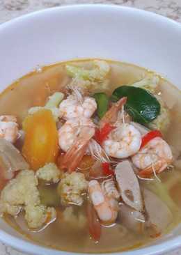 Tom yum seafood pedas