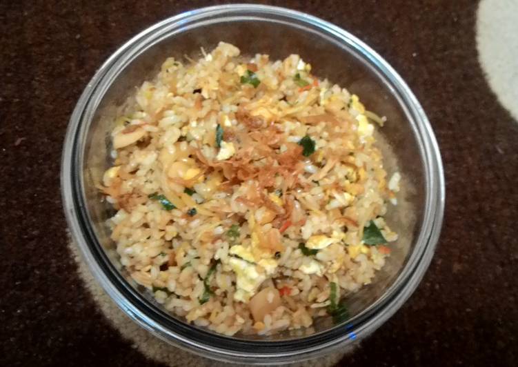 cara membuat Nasi Goreng Teri Medan dengan Daun jeruk dan Petai