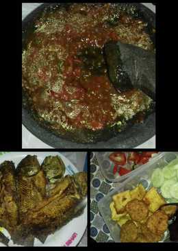 Ikan Nila Goreng sambel lalapanð
