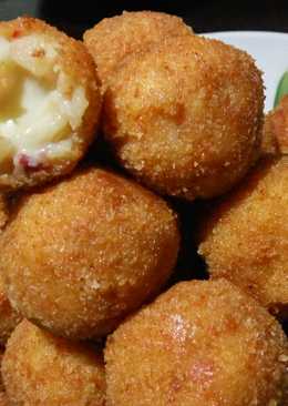 Macaroni cheese balls