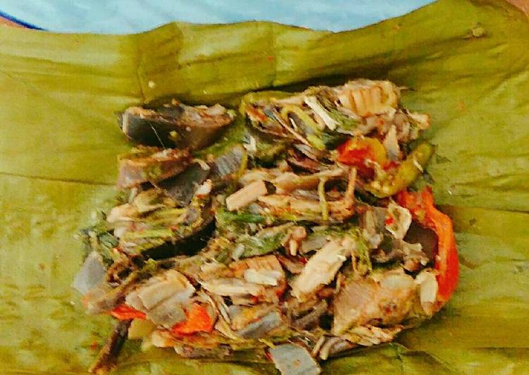 resep makanan Pepes Bumbu Sederhana (Ikan Asin dan Jantung Pisang)