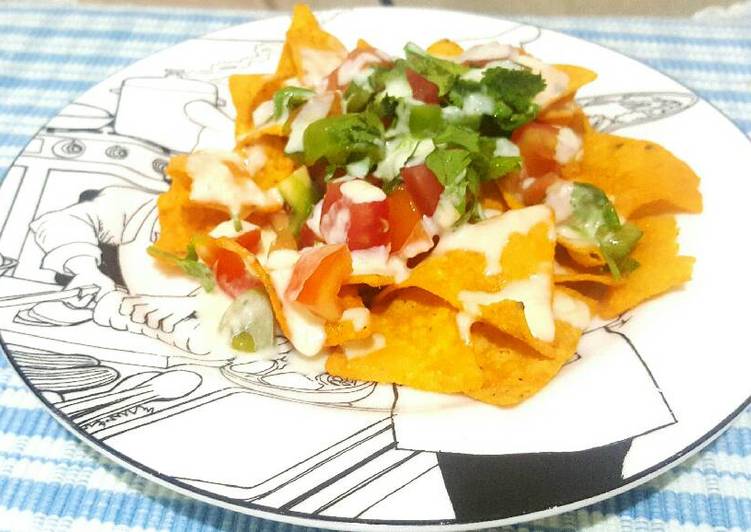 gambar untuk cara membuat Nachos salsa saus keju