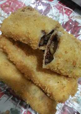 Roti goreng isi pisang cokelat