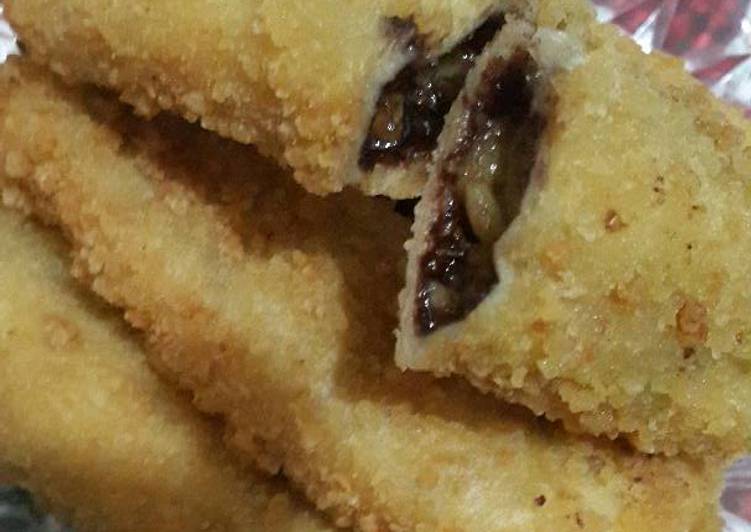 gambar untuk cara membuat Roti goreng isi pisang cokelat