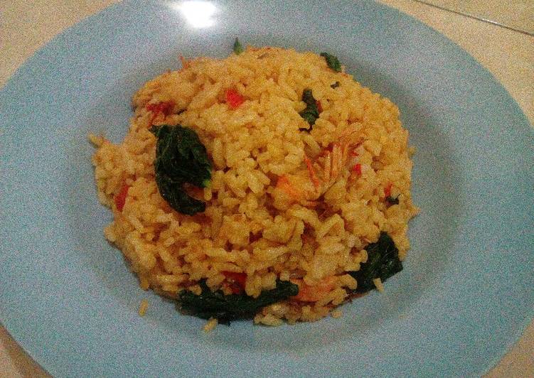 cara membuat Nasi Goreng Seafood (Udang)