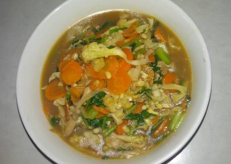  Resep Capcay sayur kuah pedas gurih oleh hanayulianas 