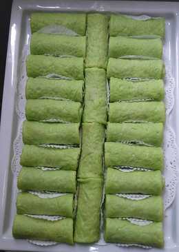 Kue dadar gulung isi kelapa