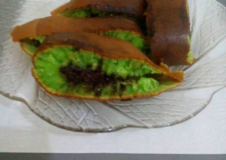 resep lengkap untuk Martabak Manis Pandan Coklat Teflon