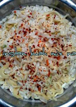 Mie instan kuah campur nasi