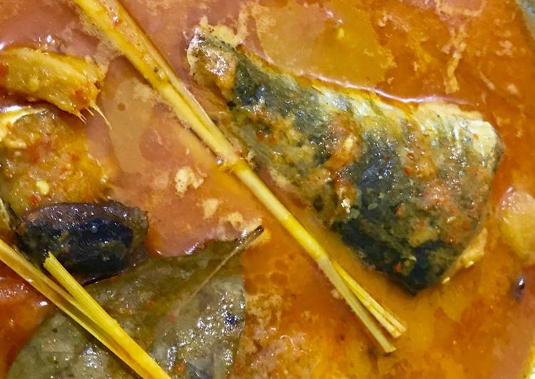 Resep Asam Pedas Ikan Tengiri Ala Ala Karya Dapurku by @Bribrianita