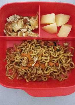 Sarapan balita Mie goreng ayam wortel