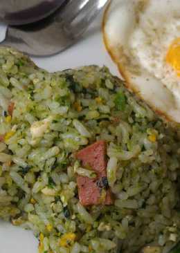 Nasi goreng hijau