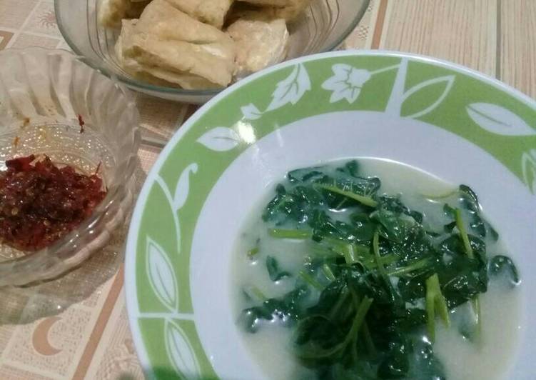 bahan dan cara membuat Sayur bobor kangkung