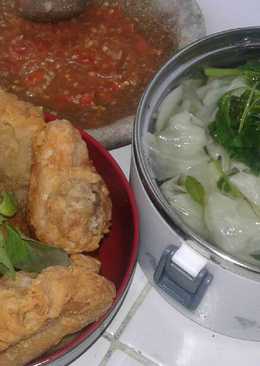 Ayam tepung, sambal tomat, sayur kuah bayam