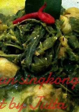 Opor ayam daun singkong