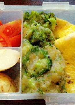 Omelet with Mashed Broccoli for Diet Mayo