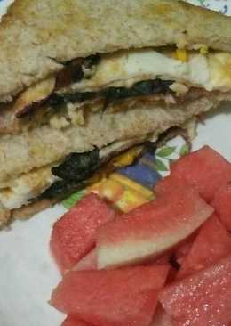 Sandwich putih telur + bayam merah