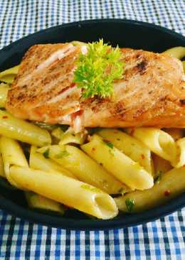 Penne Aglio Olio with Salmon