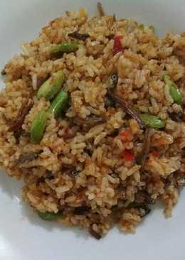 Nasi goreng teri pete