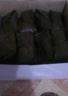 Lontong isi oncom pedas