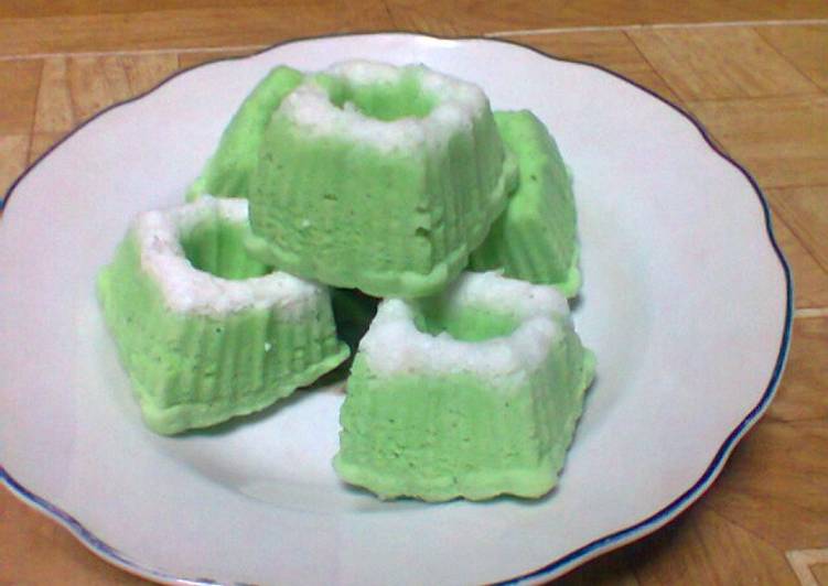 resep lengkap untuk Kue putu ayu