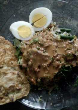 Pecel+ rempeyek endes ðð