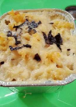 Makaroni keju plus nori (rumput laut kering)