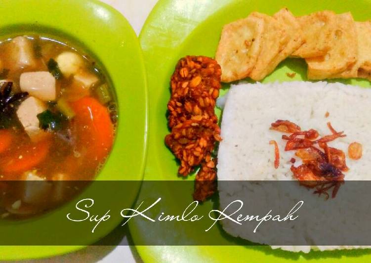 bahan dan cara membuat Sup Ayam Kimlo Rempah