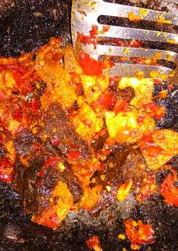 Kentang kering dan daging goreng sambalado