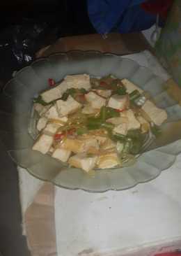 Cah tahu putih with asparagus