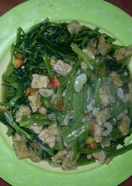 Tumis kangkung terasi muantaaaap..