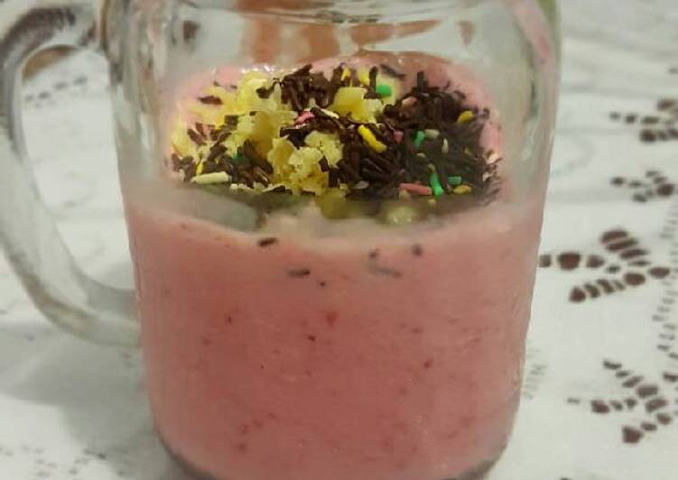 Resep Jus strawberry milk By Tanty hapidah