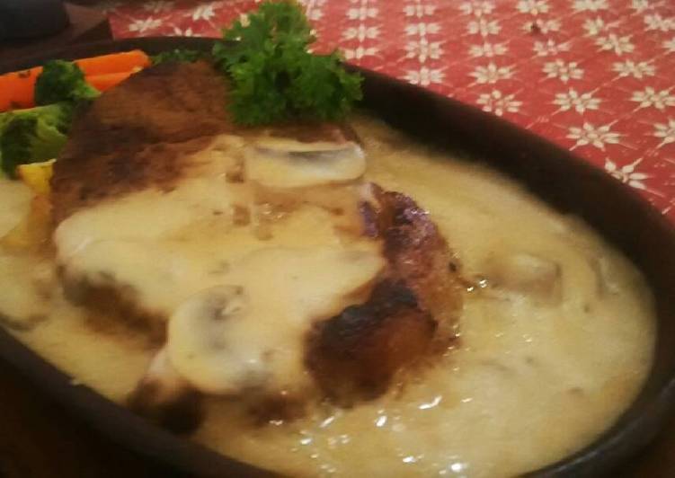 gambar untuk resep Sirloin Steak with Mushroom sauce