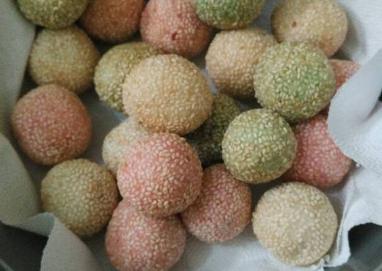 bahan dan cara membuat Onde onde pelangi isi keju / kacang ijo