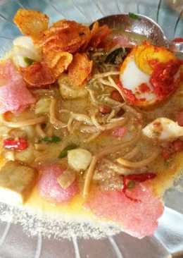 Lontong sayur bumbu pecal