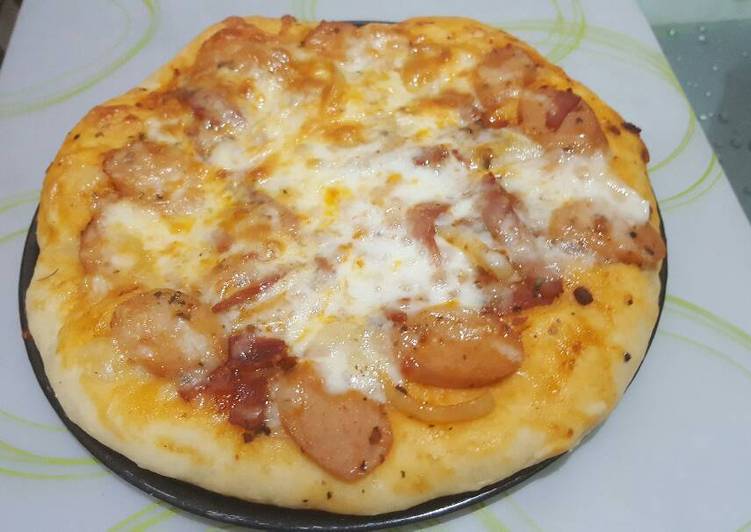 cara membuat Pizza cheesy mozarella smoked beef n sosis