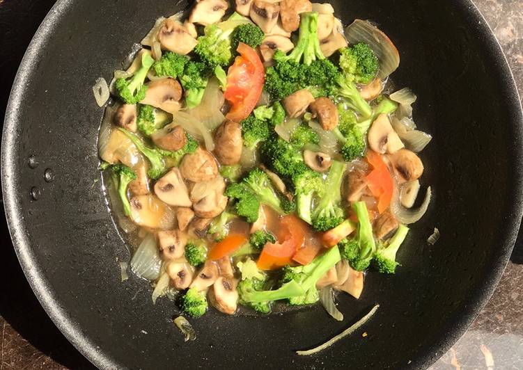  Resep  Tumis brokoli jamur  saus  tiram  pedas oleh Tiara 
