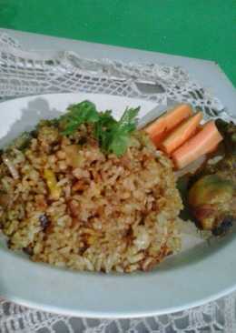 Nasi goreng ayam bakso spesial