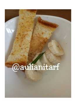 Roti bakar + pisang kuah santan