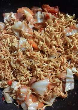 Mie goreng pedas praktis