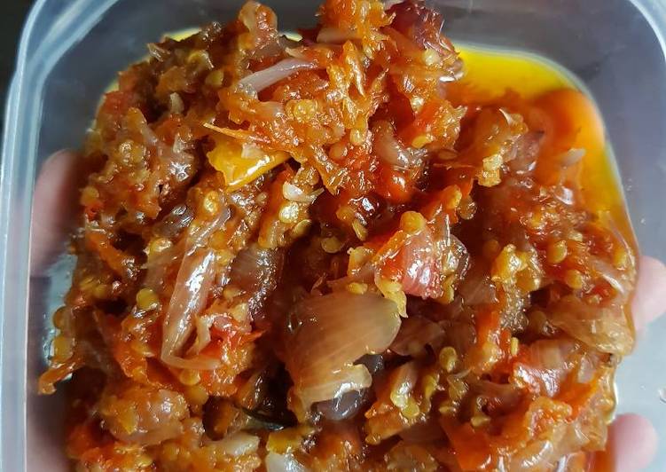 bahan dan cara membuat Sambal bawang seuhah ??